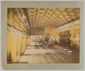 Innenraum des Jemitsu-Tempels, Nikko, Japan (handkoloriertes s/w Foto)