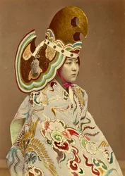 Japanisches Mädchen in traditioneller Kleidung, um 1880