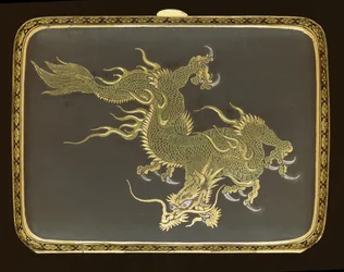 Zigarettenetui mit einem Drachen verziert, hergestellt in einer Komai-Fabrik, um 1900