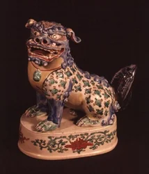 Kakiemon-Figur eines buddhistischen Löwen