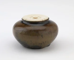 Kleine Krug verwendet als Teedose, Gifu-Präfektur, Muromachi- oder Momoyama-Zeit