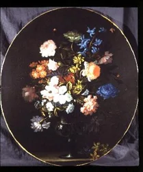 Stillleben mit Blumen, darunter Rosen, Nelken und Hyazinthen in einer Glasvase