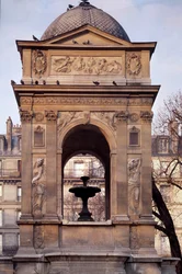Architektur: Blick auf den Brunnen der Unschuldigen. Entworfen von den Architekten Jean Goujon, Augustin Pajou und Pierre Lescot. 1546-1549. Place Joachim du Bellay, Paris.
