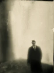 Geheimnisvoller Mann im Nebel
