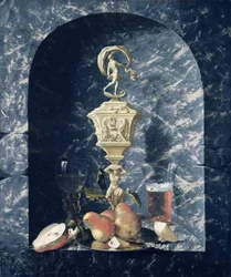 Stillleben mit verziertem Pokal, Früchten und Gläsern in einer Steinnische, 1682
