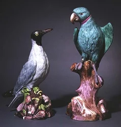 Augustus Rex Meissen Figuren eines Seeschwalben und eines Sittichs