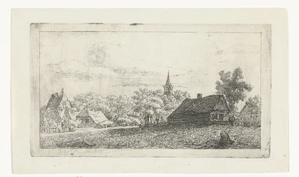 Dorfansicht mit Kirchturm zwischen Bäumen