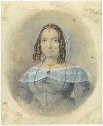 Frau in einem blauen Kleid mit Spitzenkragen