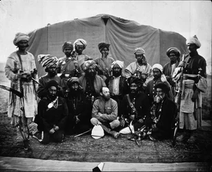 Major Cavagnari mit Sirdars und Kunae Synd, ca. 1878