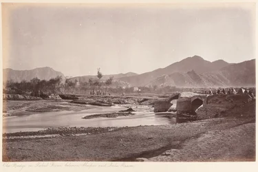Die alte Brücke am Kabul-Fluss