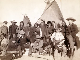 Indianerhäuptlinge und US-Beamte in Pine Ridge, 1891