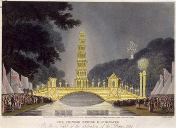 Die chinesische Brücke beleuchtet in der Nacht der Friedensfeier