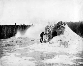 Krater des Giant-Geysirs, Yellowstone-Nationalpark, USA, 1893