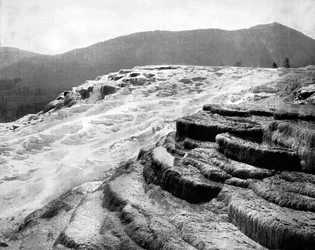 Mammoth Hot Springs, Yellowstone-Nationalpark, USA, 1893.