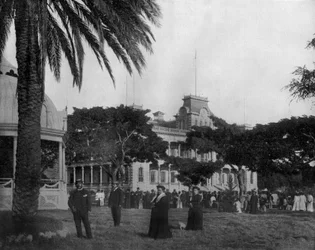Der Königspalast in Honolulu auf den Sandwichinseln, Foto von John Lawson Stoddard (1850-1931)
