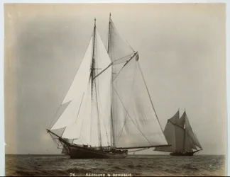 Die Schoner-Yachten RESOLUTE und REPUBLIC, wahrscheinlich 1890er