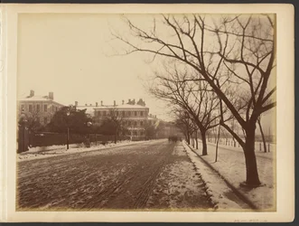 [Verschneite Straße]