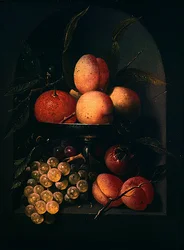 Eine Tazza mit Obst in einer Steinnische