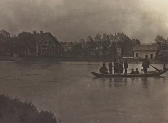 Album "Meine weltkriegs - Erinnerungen Südwestfront (Kärnten, Italien, Südtirol) 31/03/1915-12/11/1918 - Josef Zohles Wien": Boot auf der Drau