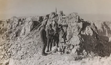 Album "Meine Weltkriegs-Erinnerungen Südwestfront (Kärnten, Italien, Südtirol) 31/03/1915-12/11/1918 - Josef Zohles Wien": Erzherzog von Österreich Ferdinand (s/w Foto)