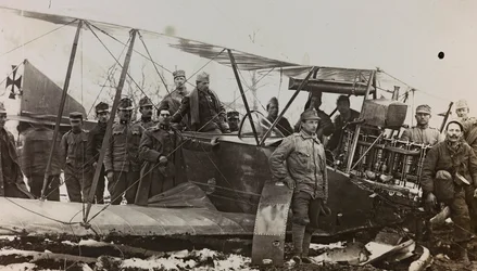Album "Meine Weltkriegs-Erinnerungen Südwestfront (Kärnten, Italien, Südtirol) 31/03/1915-12/11/1918 - Josef Zohles Wien": Österreichische Soldaten mit einem M