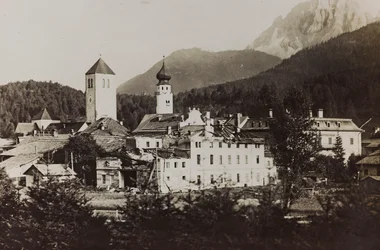 Album "Meine Weltkriegs-Erinnerungen Südwestfront (Kärnten, Italien, Südtirol) 31/03/1915-12/11/1918 - Josef Zohles Wien": Blick auf Toblach nach dem Bombardement