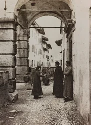 Album "Meine Weltkriegs-Erinnerungen Südwestfront (Kärnten, Italien, Südtirol) 31.03.1915-12.11.1918 - Josef Zohles Wien": Blick auf Tonia (s/w Foto)