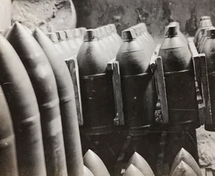 Album "Meine Weltkriegs-Erinnerungen Südwestfront (Kärnten, Italien, Südtirol) 31.03.1915-12.11.1918 - Josef Zohles Wien": Munition (s/w Foto)