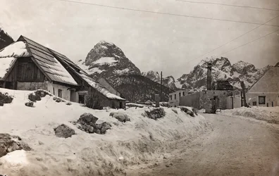 Album "Meine Weltkriegs-Erinnerungen Südwestfront (Kärnten, Italien, Südtirol) 31/03/1915-12/11/1918 - Josef Zohles Wien": Blick auf Cave del Predil