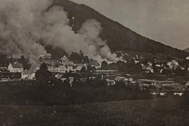 Album "Meine weltkriegs - Erinnerungen Südwestfront (Kärnten, Italien, Südtirol) 31/03/1915-12/11/1918 - Josef Zohles Wien": Bombenangriffe in Tarvisio