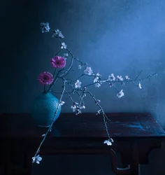 Dunkle Blumeneleganz