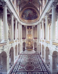 Innenansicht der Kapelle, begonnen 1699 und vollendet von Robert de Cotte im Jahr 1710