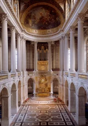 Ansicht der königlichen Kapelle, erbaut von Hardouin-Mansart im Jahr 1709 und geweiht von Kardinal Noailles im Jahr 1710. Schloss Versailles
