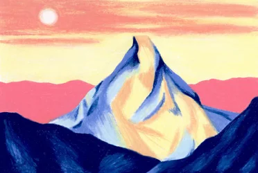 Lebendiger Bergsonnenuntergang