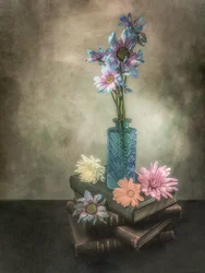 Nostalgische Blumen und Bücher
