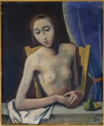 Mädchen vor Vorhang