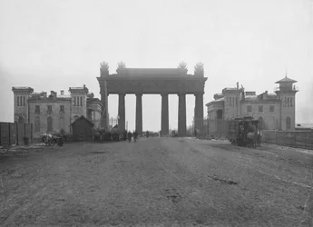 Das Moskauer Triumphbogen in St. Petersburg, 1890er Jahre