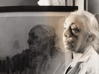 Deutsche Malerin, Grafikerin und Bildhauerin Käthe Kollwitz, Deutschland um 1940