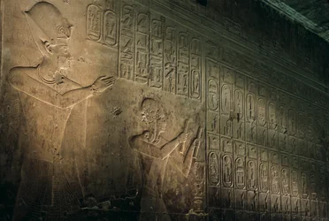 Älteste bekannte Königsliste, Tempel von Seti I in Abydos, Seti I steht hinter Ramses, 2005