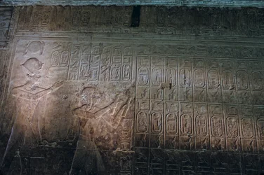 Älteste bekannte Königsliste, Tempel von Seti I in Abydos, Seti I erscheint stehend hinter Ramses