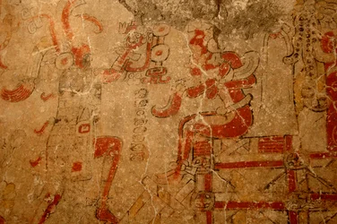 Priester krönt den König auf dem Thron der Thronbesteigung, Frühpräklassische Wandmalerei, Maya; Maya, 2002 (Foto)
