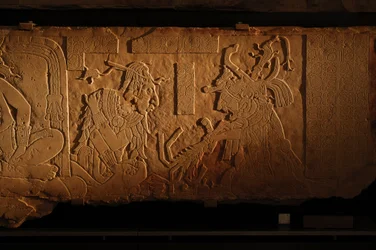 Tempel 21 Thronbank, Schnitzerei von König Akhal Mo Nab, Palenque, Mexiko, 2005