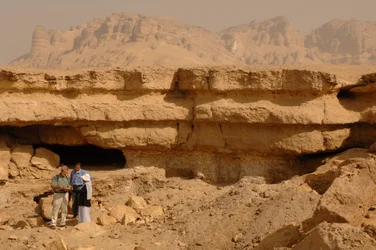 Das Manuskript wurde in einer ähnlichen Höhle gefunden, El Minya, Ägypten, Evangelium von Judas; Codex, 2006 (Foto)