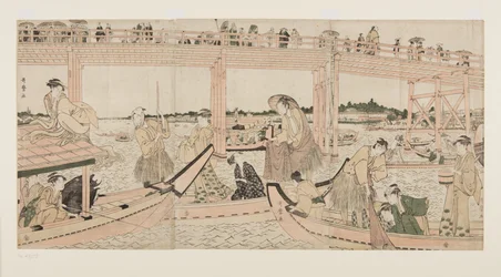 Fischerboote mit Netzen unter der Ryogoku-Brücke