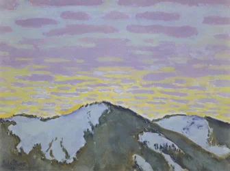 Berggipfel mit farbigen Wolken