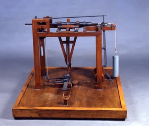 Holzmodell des "Battiloro", ein Hammer zum Schlagen von Edelmetallen, entworfen von Leonardo da Vinci (1452-1519). Museum für Wissenschaft und Technik, Mailand