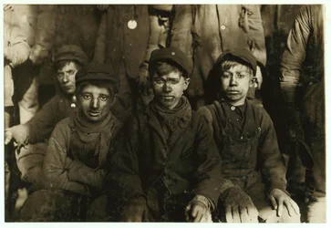 Breaker Boys (die Kohle von Hand sortieren) bei Hughestown Borough Coal Co. Pittston, Pennsylvania, 1911