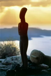 Kykladisches Idol vor der Küste, Kykladeninseln, Griechenland, Kykladische Zivilisation