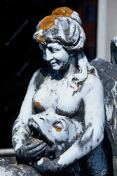 Statue im Garten des Palastes der Grafen von Estoi, Estoi, Portugal