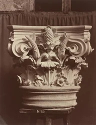Ornamentale Skulptur aus der Pariser Oper (Säulenfragment)